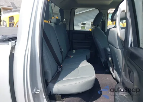 2018 Ram 1500 Express 4X4 6'4 Box из США, поврежденный, VIN 1C6RR7FG8JS332100